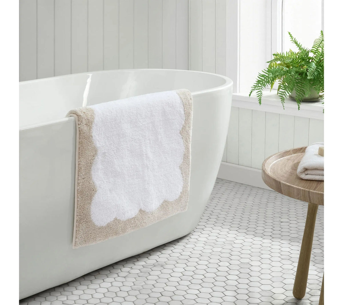 Martha Steweart Bedford Scallop White/Linen 34X21 Bath Rug